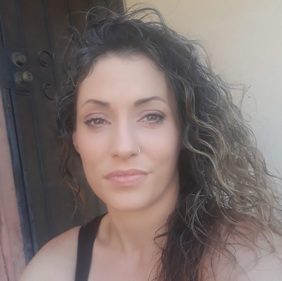 Meet your Posher, Karla - Picture 3 of 6